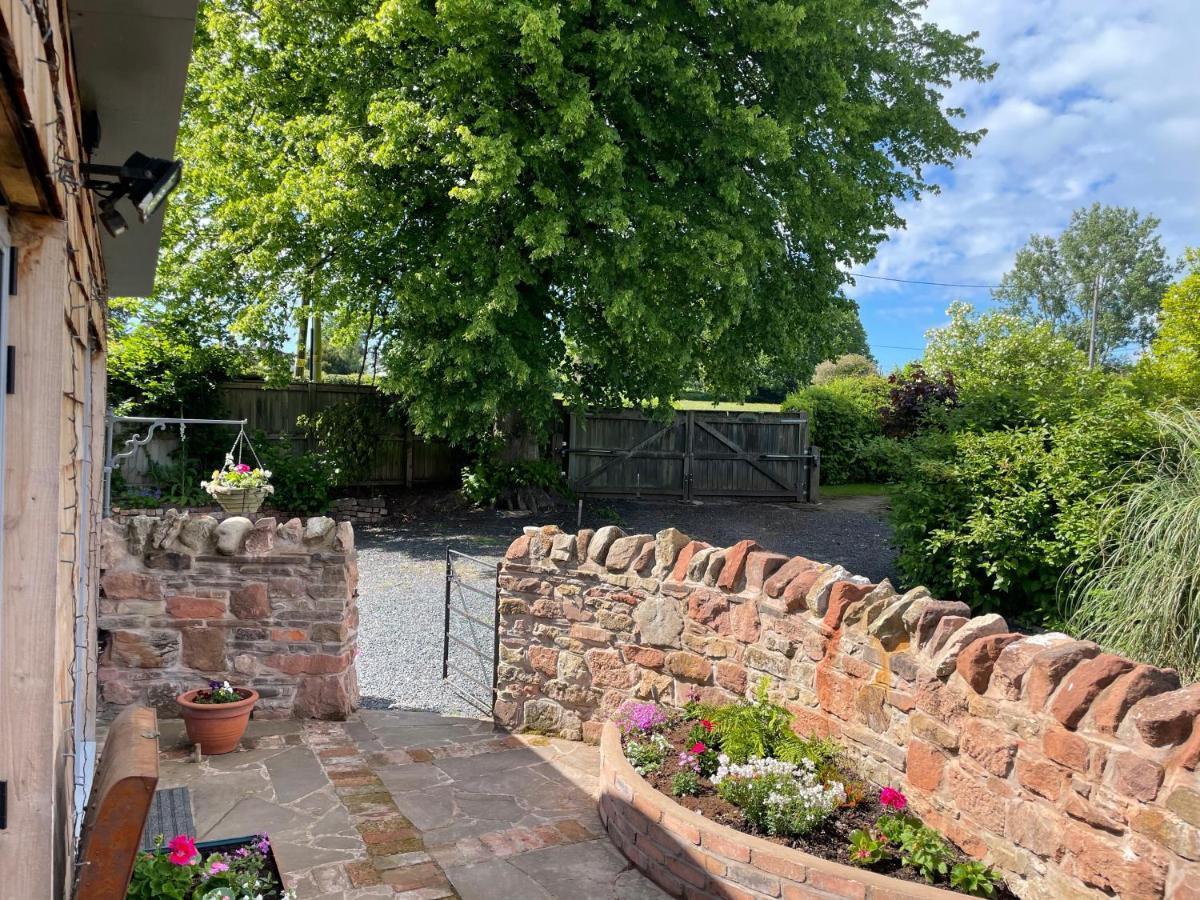Pine Tree Lodge, Holiday home *